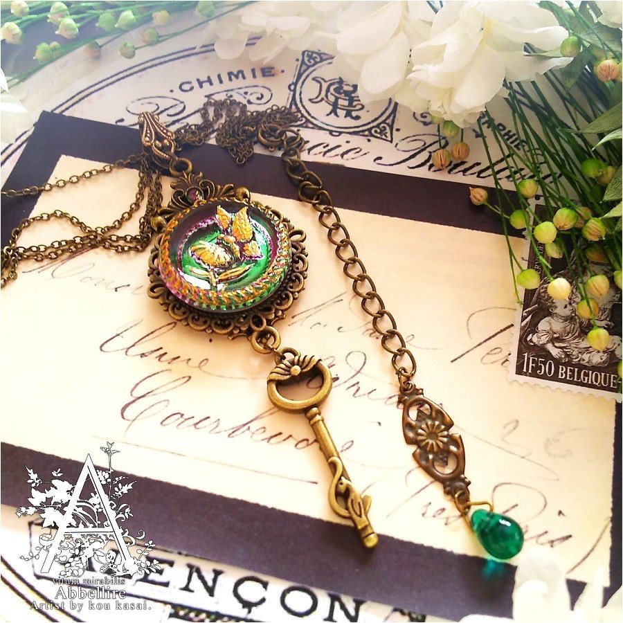 蝶と花の金古美ネックレス