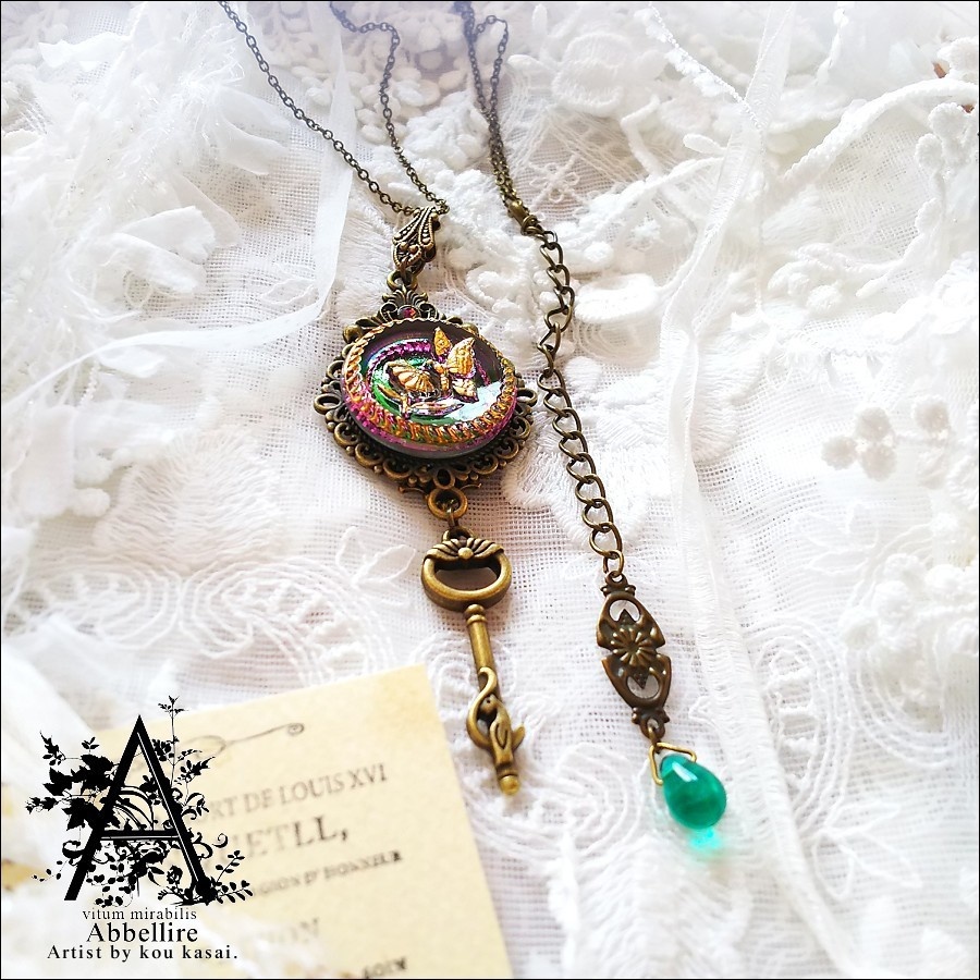 蝶と花の金古美ネックレス