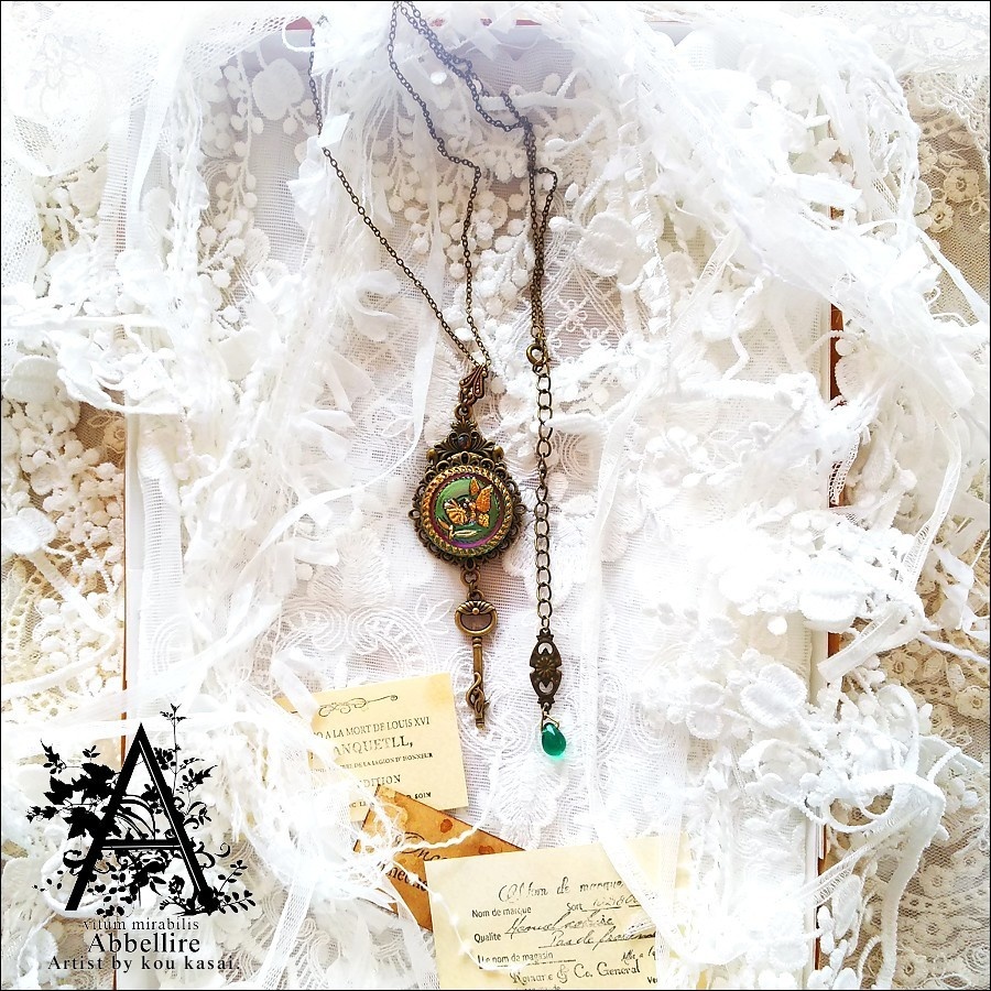 蝶と花の金古美ネックレス