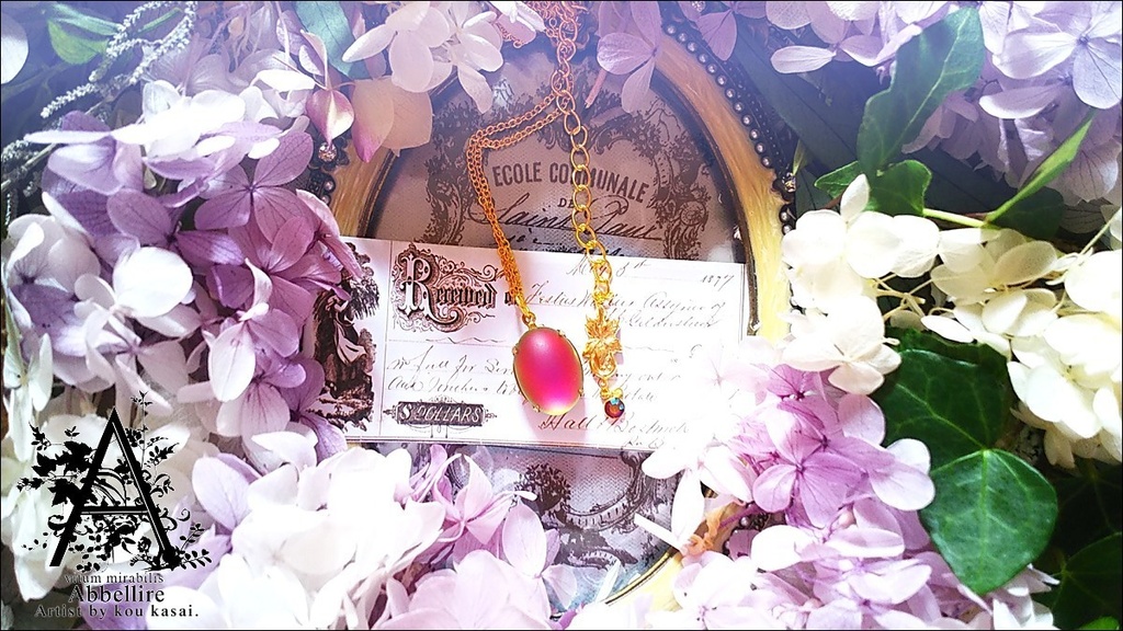 黄昏時の優美なグラデーションネックレス