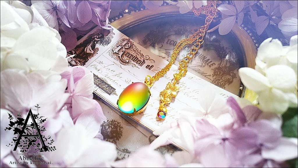 黄昏時の優美なグラデーションネックレス