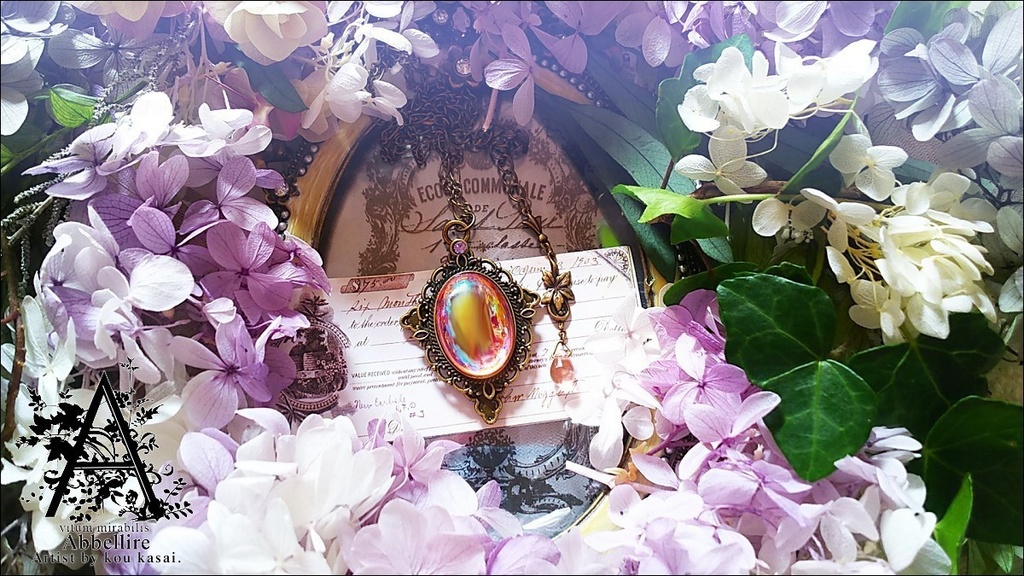 艶やかなローズカラーのネックレス