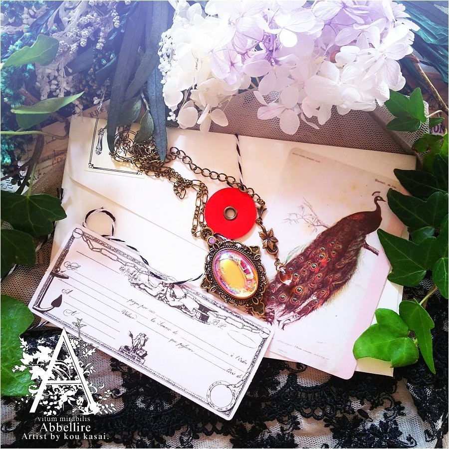 艶やかなローズカラーのネックレス