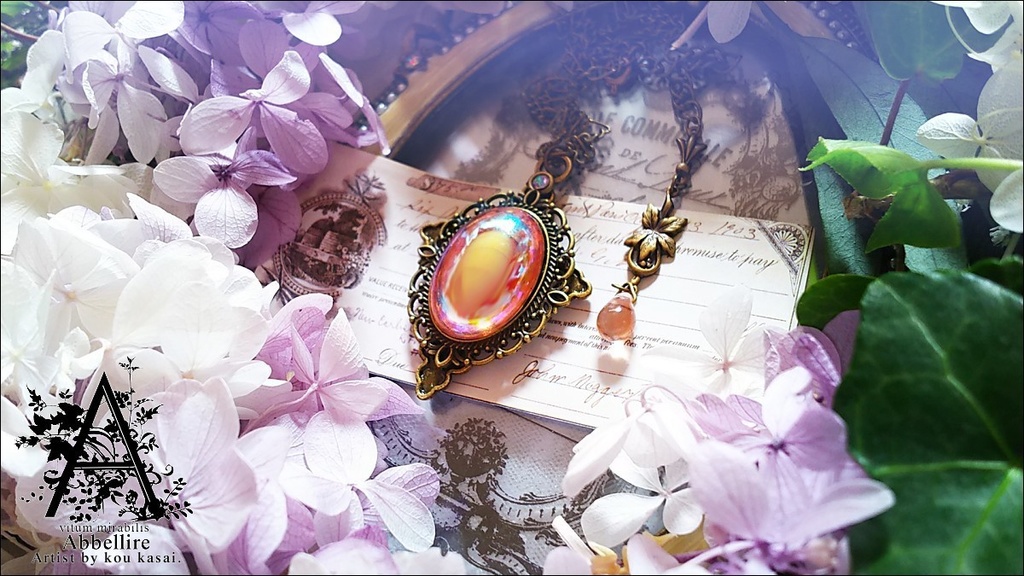 艶やかなローズカラーのネックレス