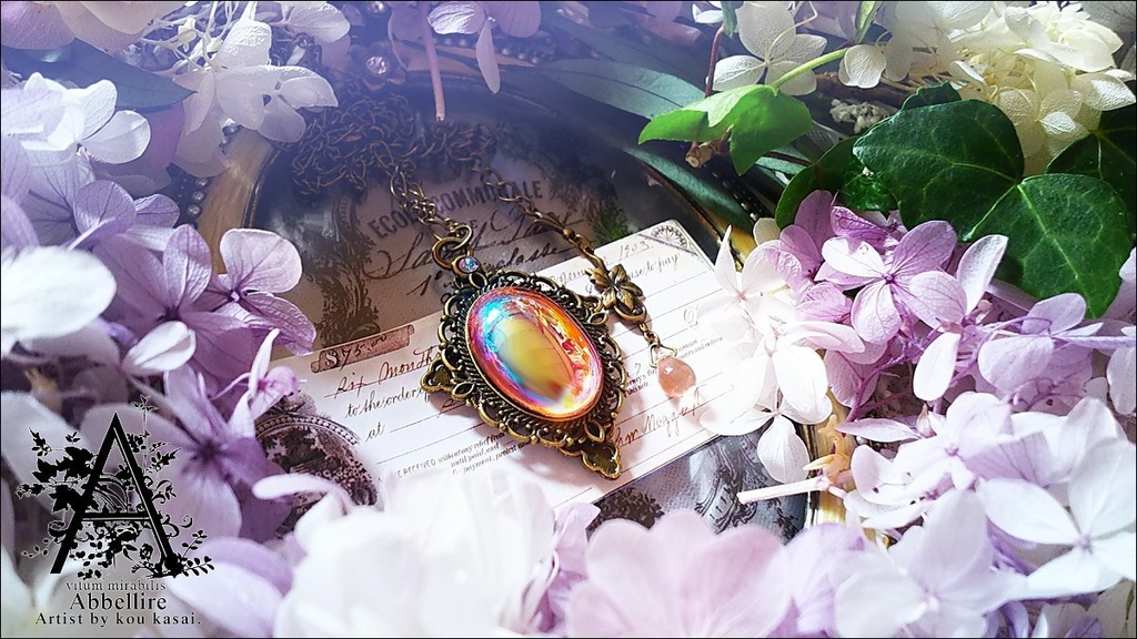 艶やかなローズカラーのネックレス