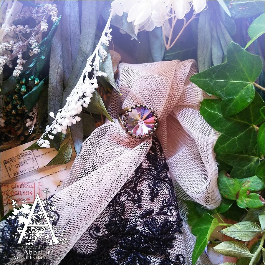 神秘的な美貌のベゼルリング-Antique Gold-