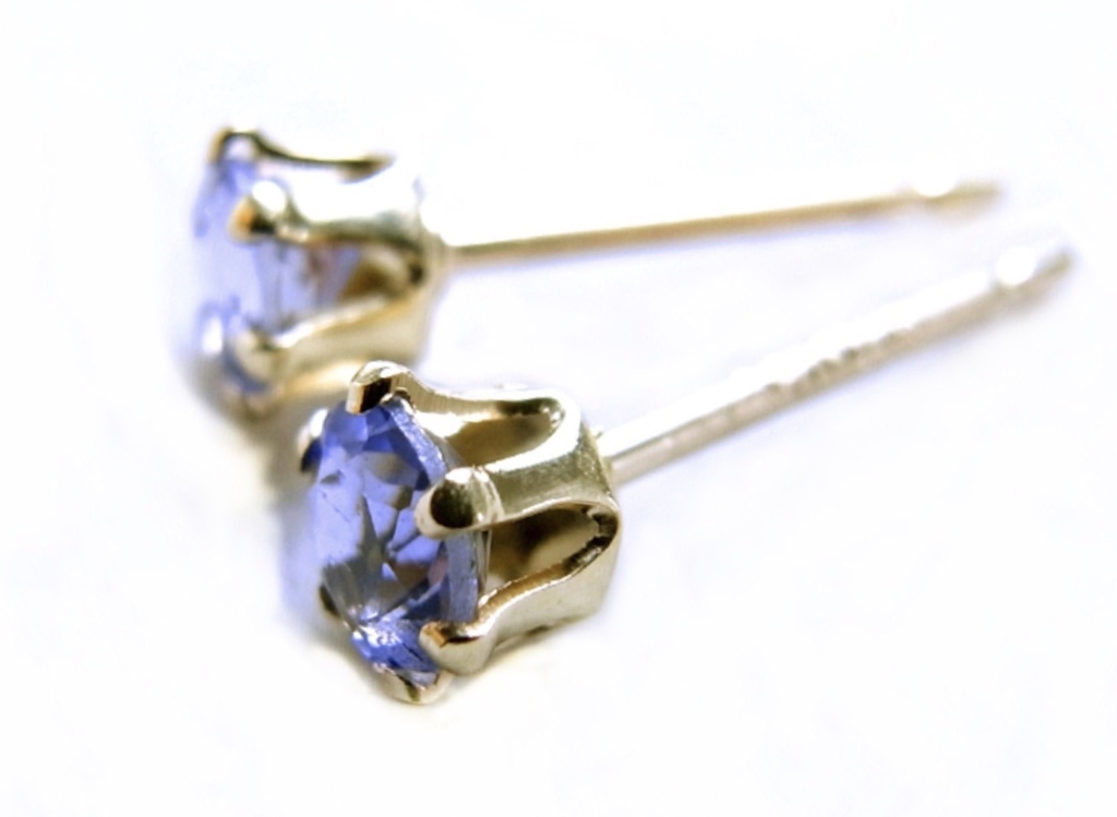 アイオライトのシンプルピアス