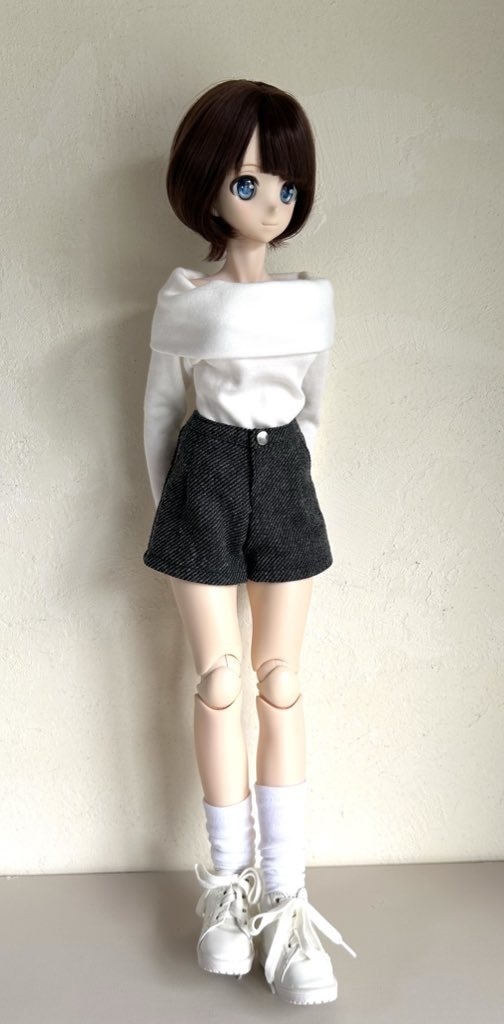 60㎝ドール用、後ろウエストゴムのショートパンツ