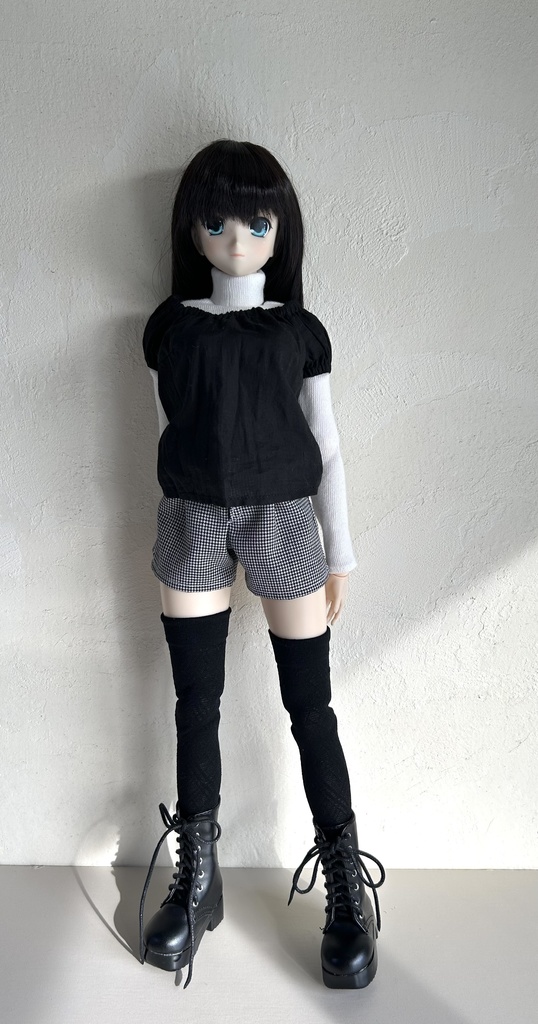 60㎝ドール用、後ろウエストゴムのショートパンツ