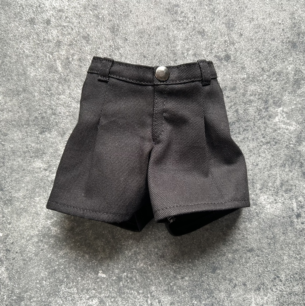60㎝ドール用、後ろウエストゴムのショートパンツ