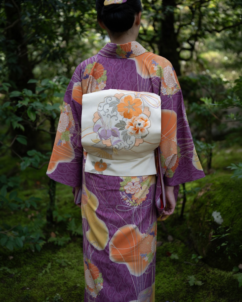 即納: 菊立涌に花薬玉紋様 反物