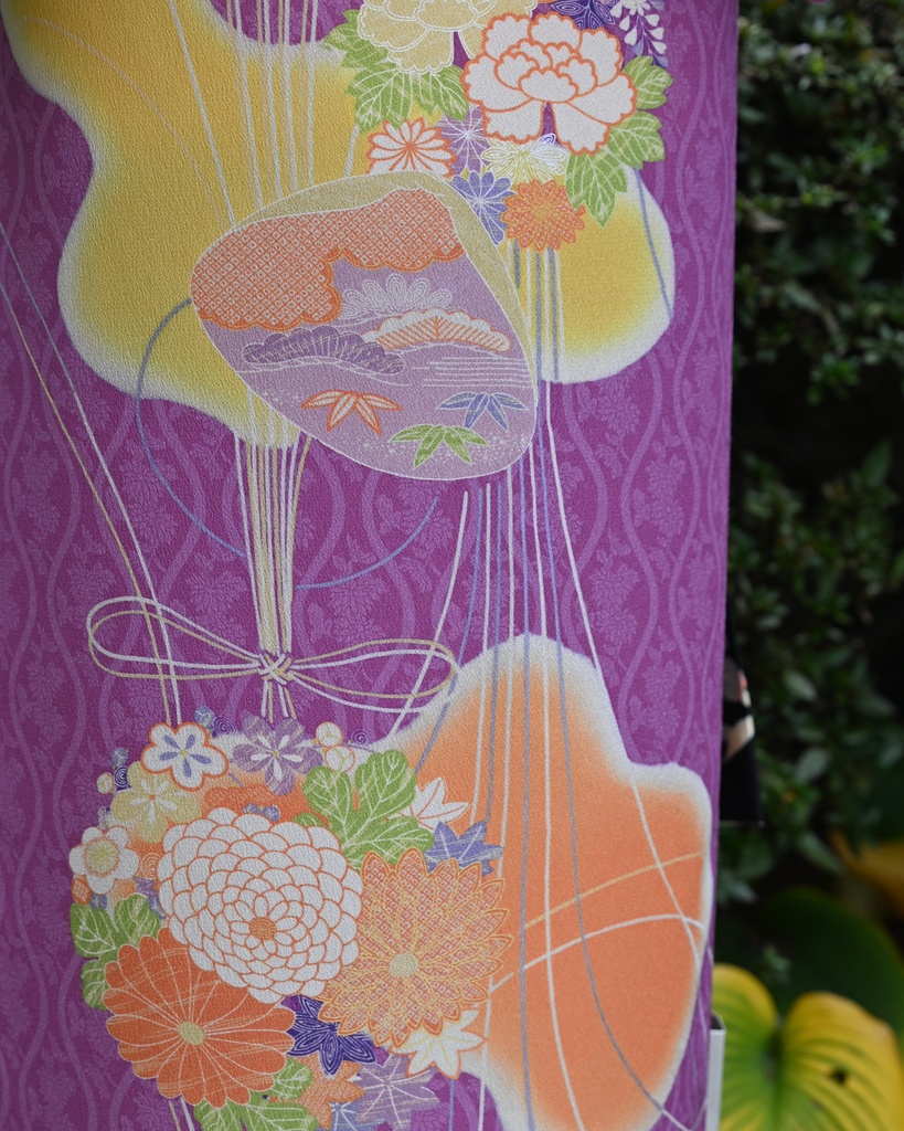 即納 : 菊立涌に花薬玉紋様 反物