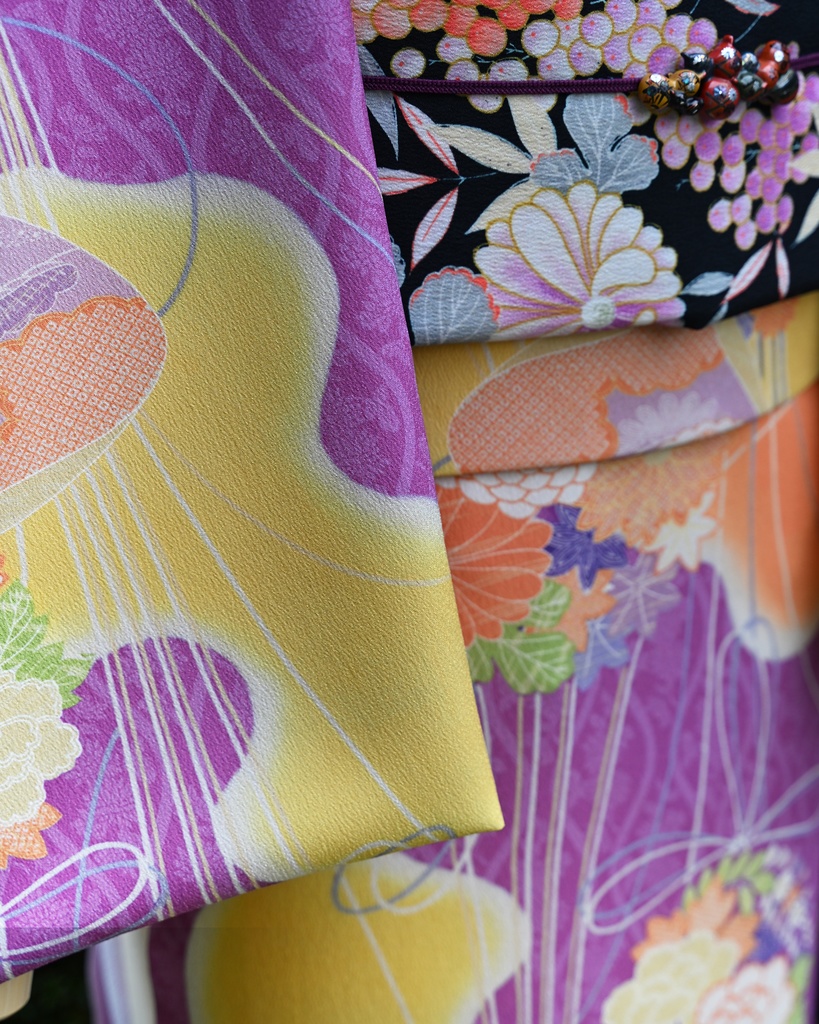 即納 : 菊立涌に花薬玉紋様 反物