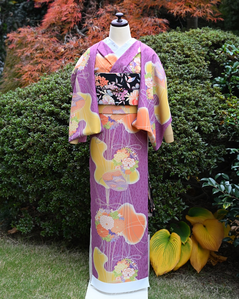 即納 : 菊立涌に花薬玉紋様 反物