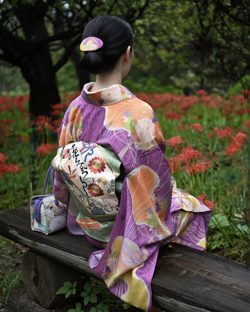 即納: 菊立涌に花薬玉紋様 反物