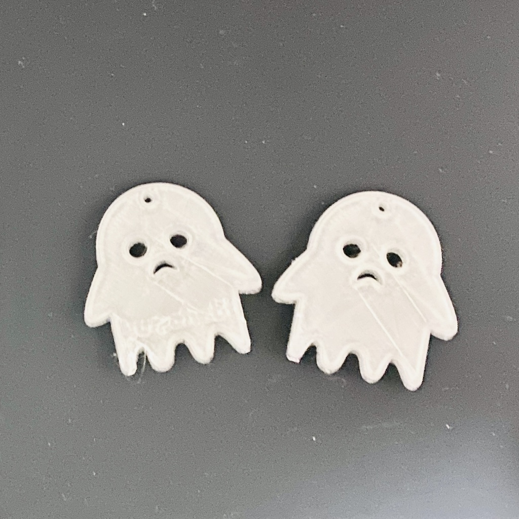 こまったおばけちゃんの青色発光イヤリング