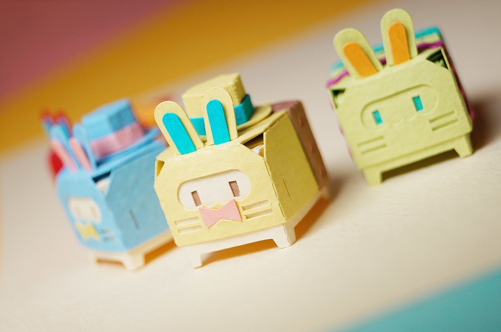 はこねこ うさぎ ぼうし きいろ