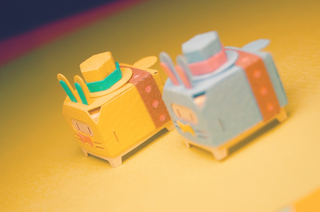 はこねこ うさぎ ぼうし きいろ