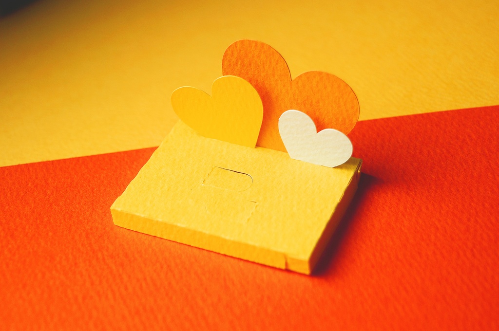 はこねこ バレンタイン きいろ しまりぼん