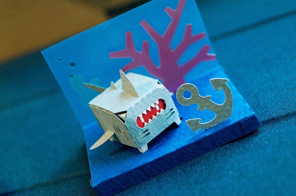 はこねこ サメ はいいろ