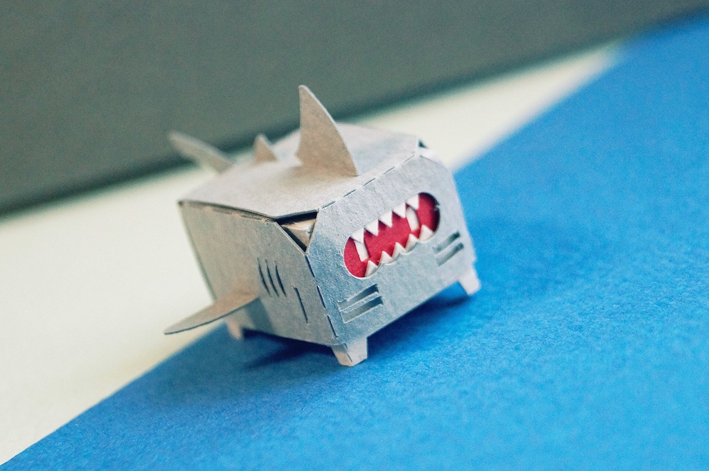 はこねこ サメ はいいろ