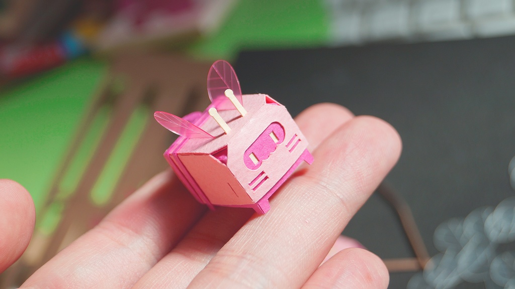 はこねこ みつばち ピンク