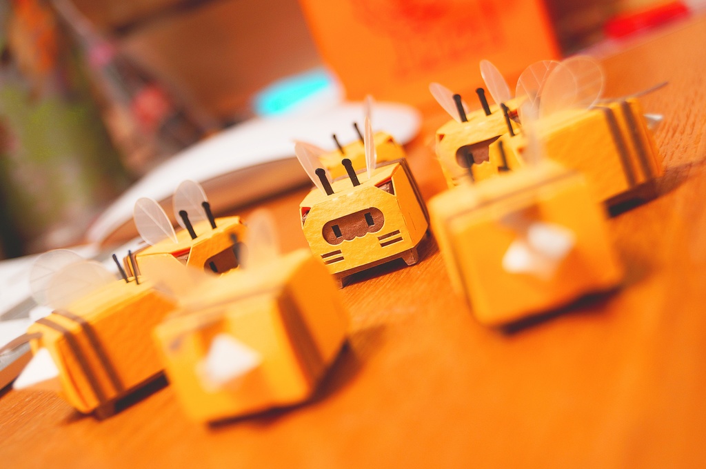 はこねこ みつばち