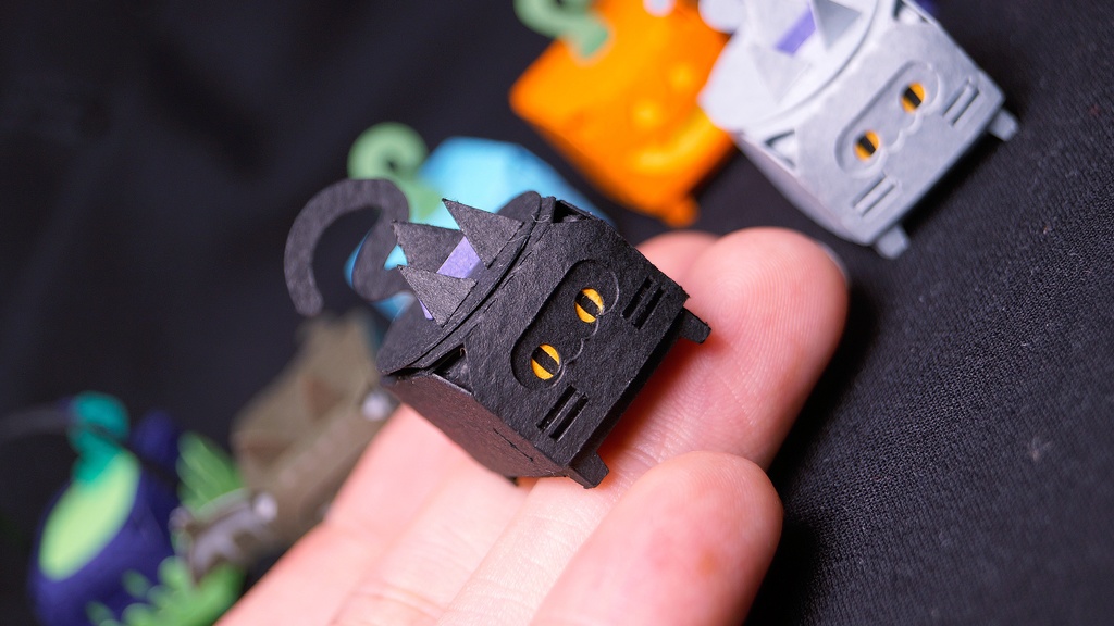 はこねこ いたずらねこ くろ