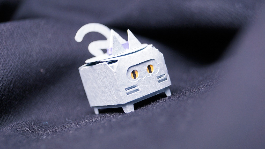 はこねこ いたずらねこ はいいろ