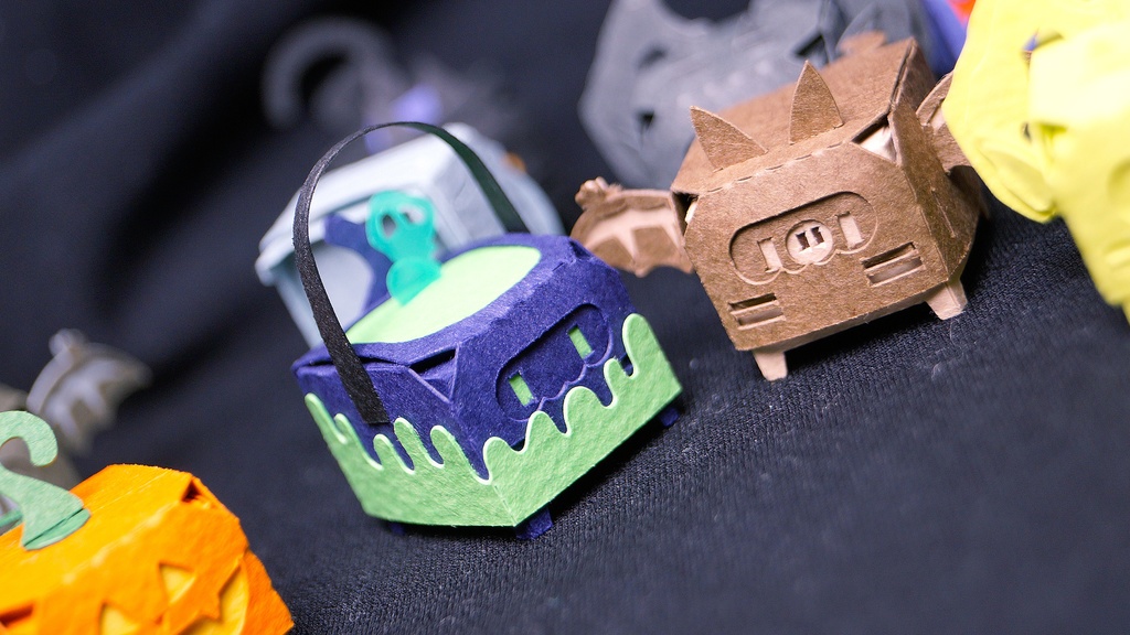 はこねこ こうもり ちゃいろ