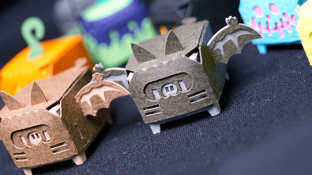 はこねこ こうもり ちゃいろ