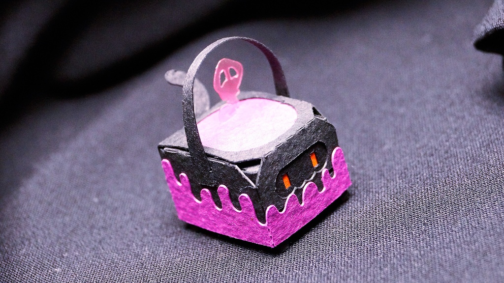 はこねこ　まじょのなべ　ピンク