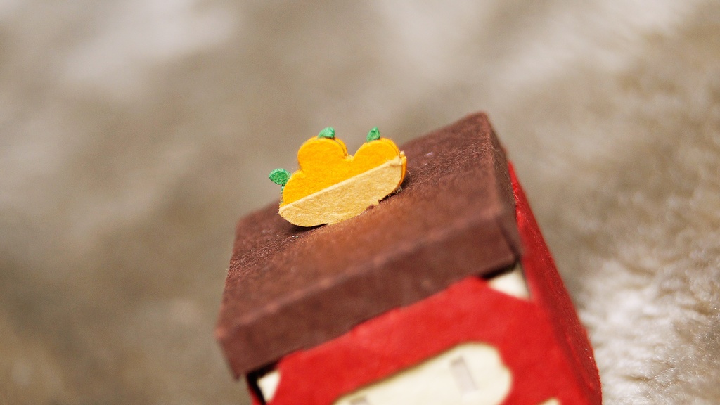 はこねこ こたつ あか