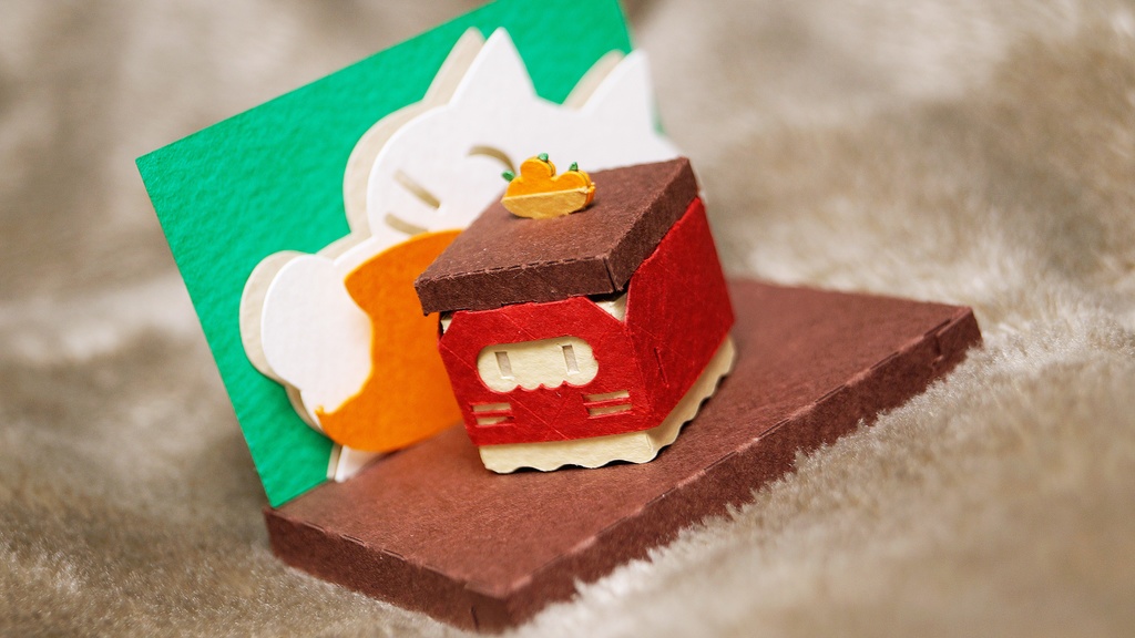 はこねこ　こたつ　あか