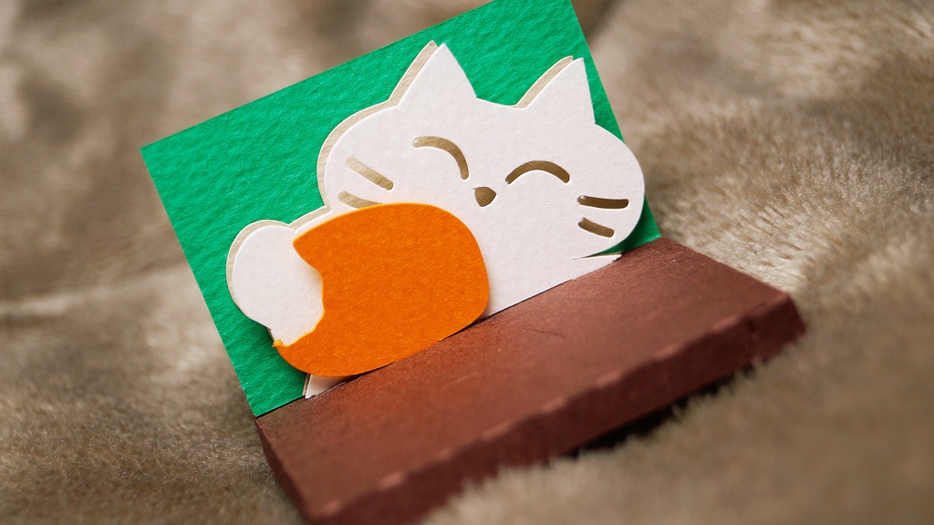 はこねこ こたつ みどり