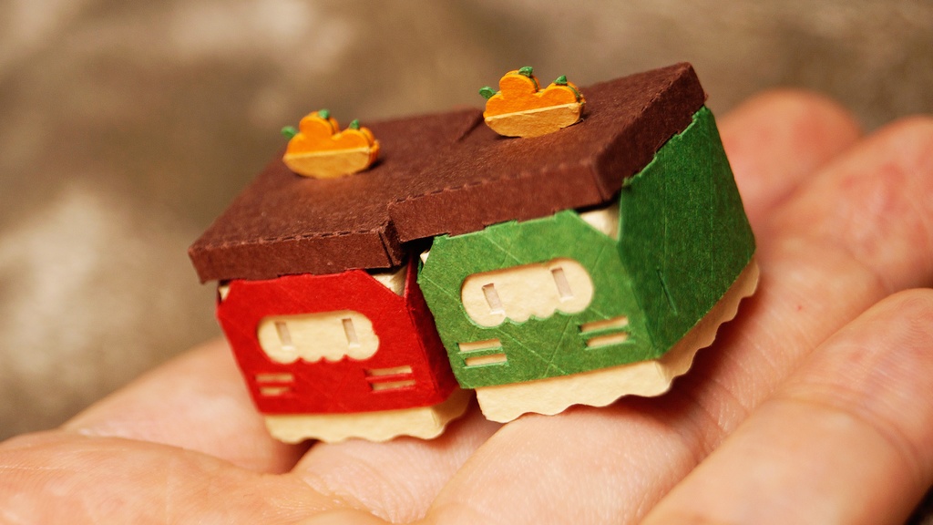 はこねこ こたつ みどり