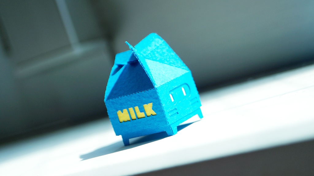 はこねこ ぎゅうにゅうパック あおきいろ