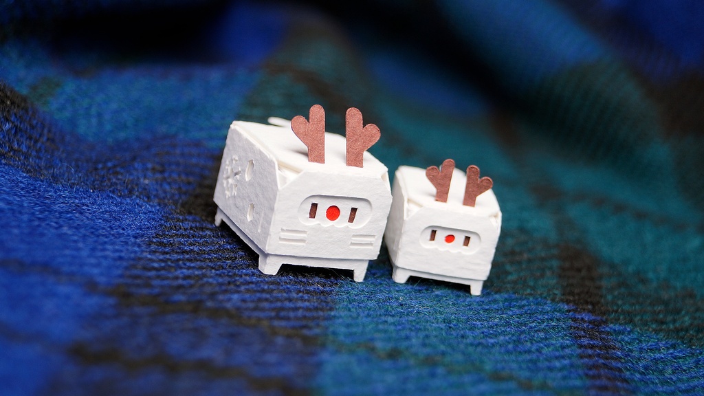 はこねこ トナカイのおやこ ゆき