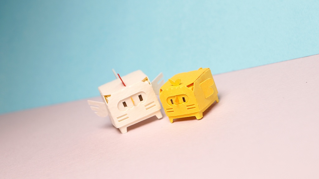 はこねこ にわとりのおやこ