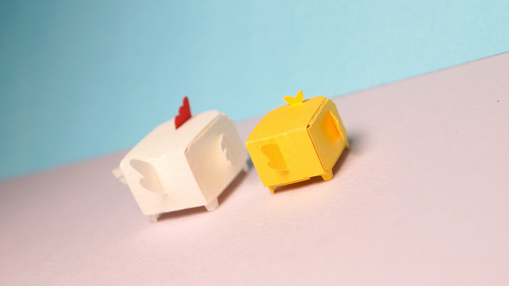 はこねこ にわとりのおやこ