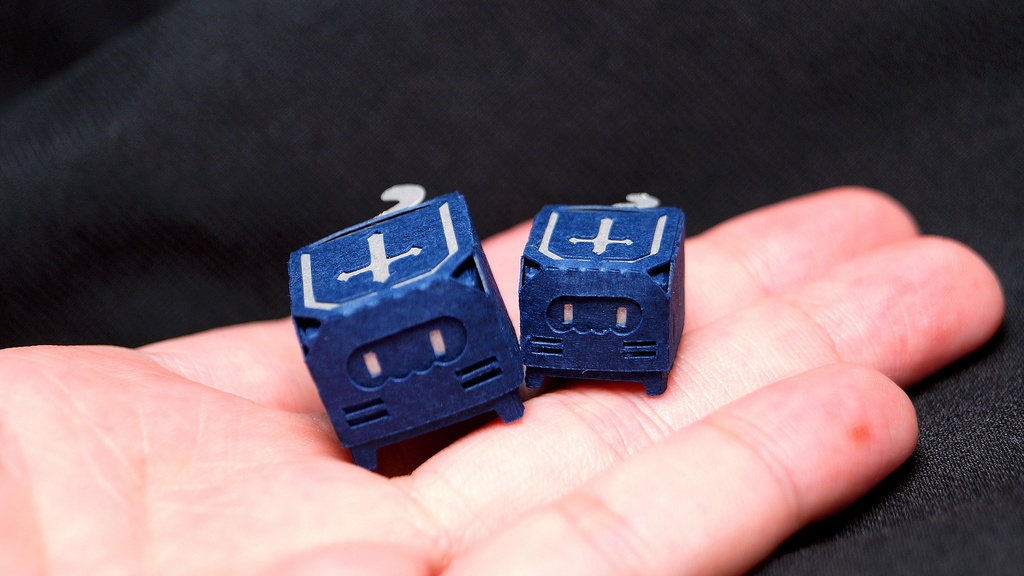 はこねこ かんおけのおやこ あいいろ