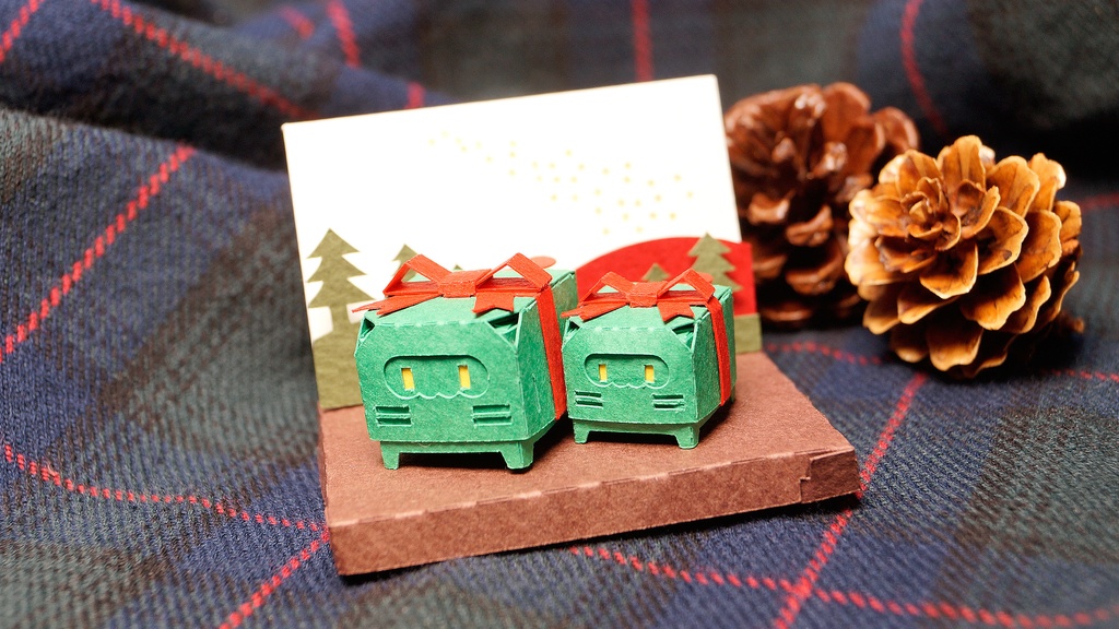 はこねこ りぼんのおやこ みどりあか