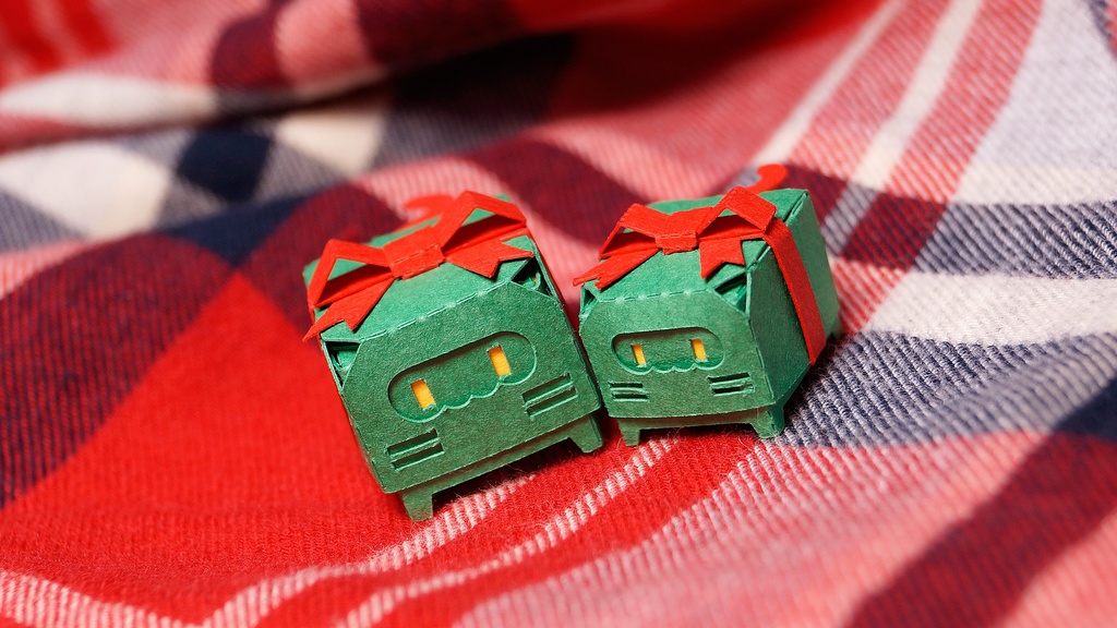 はこねこ りぼんのおやこ みどりあか