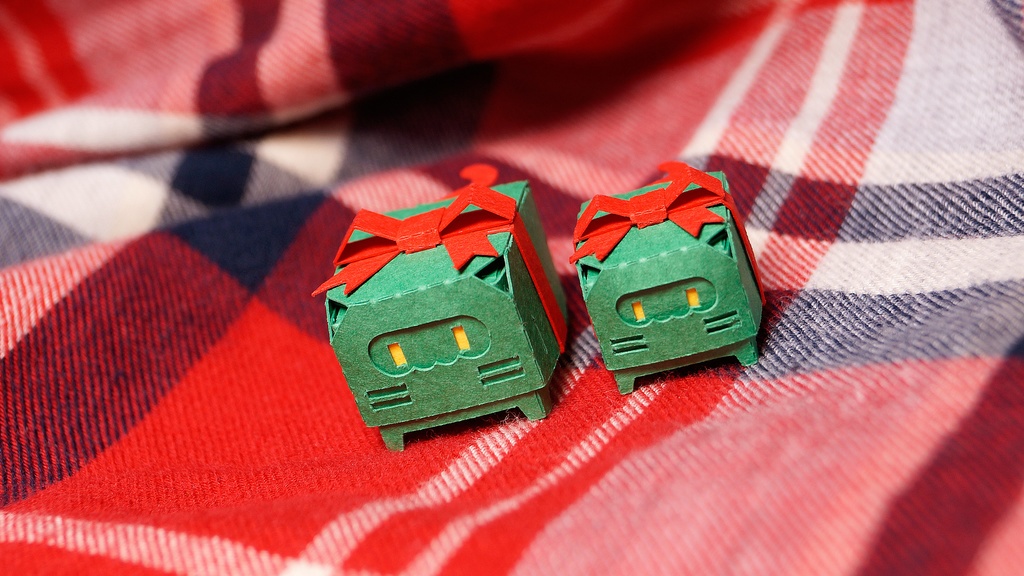 はこねこ りぼんのおやこ みどりあか