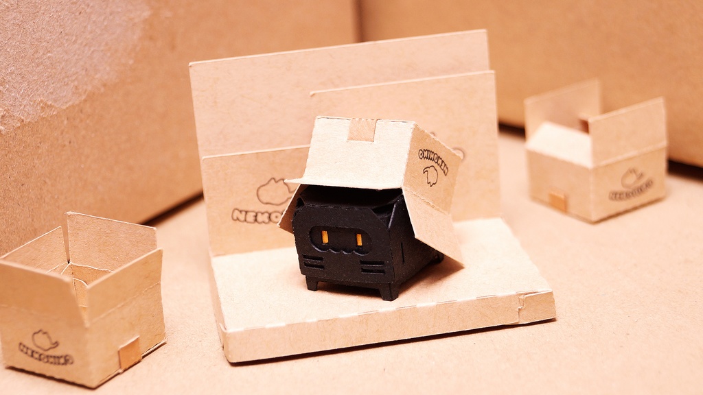 はこねこ　ダンボールつむり　くろ