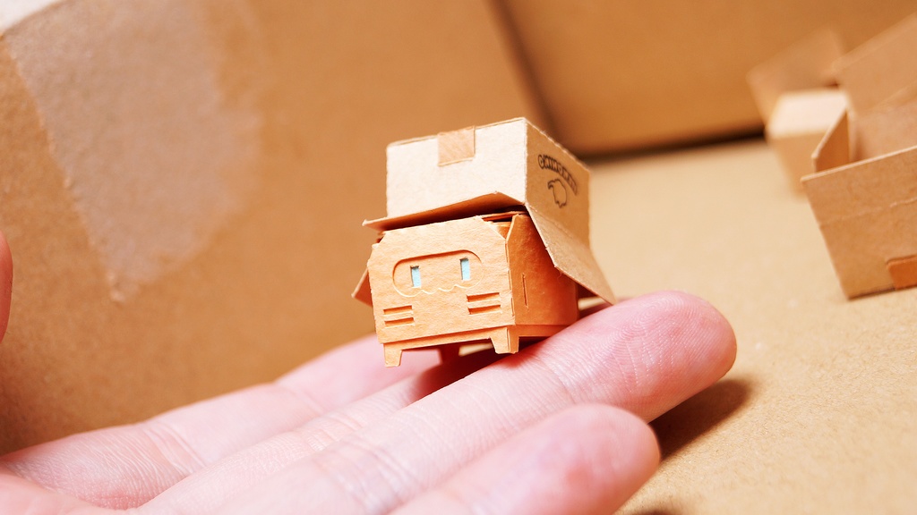 はこねこ ダンボールつむり ひだまり