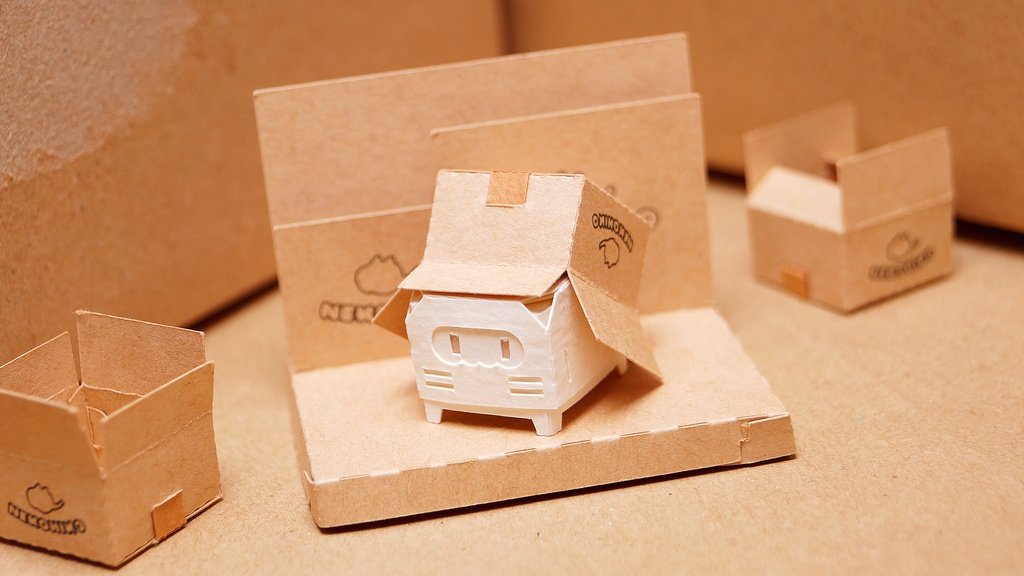 はこねこ　ダンボールつむり　しろ