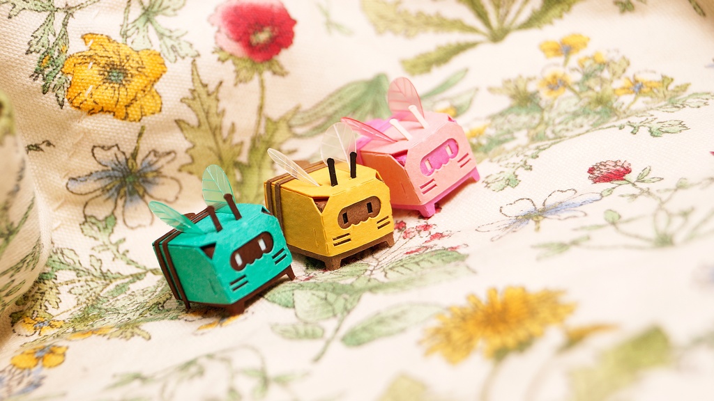 はこねこ みつばちのおやこ ピンク