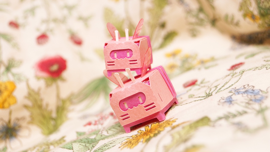 はこねこ みつばちのおやこ ピンク