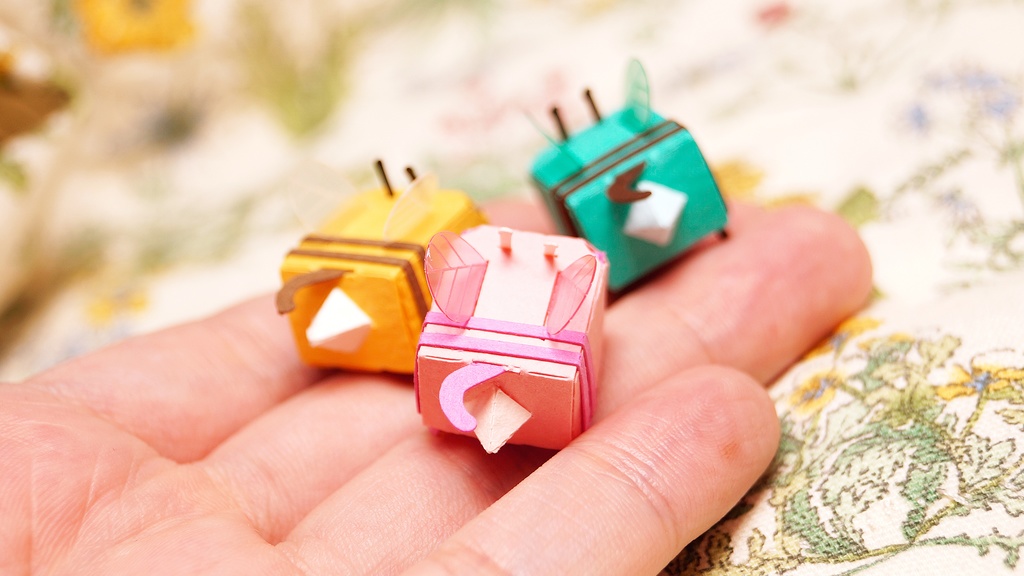 はこねこ みつばちのおやこ ピンク